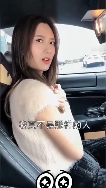 请小姐姐喝酒把他灌醉了，用酒瓶干她!