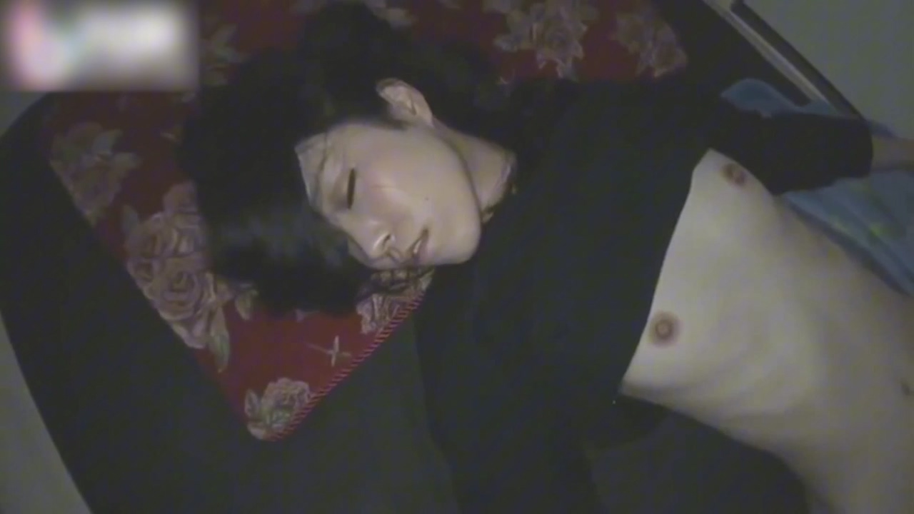 迷奸超高颜值模特姐姐翘嫩美乳无套爆插内射!