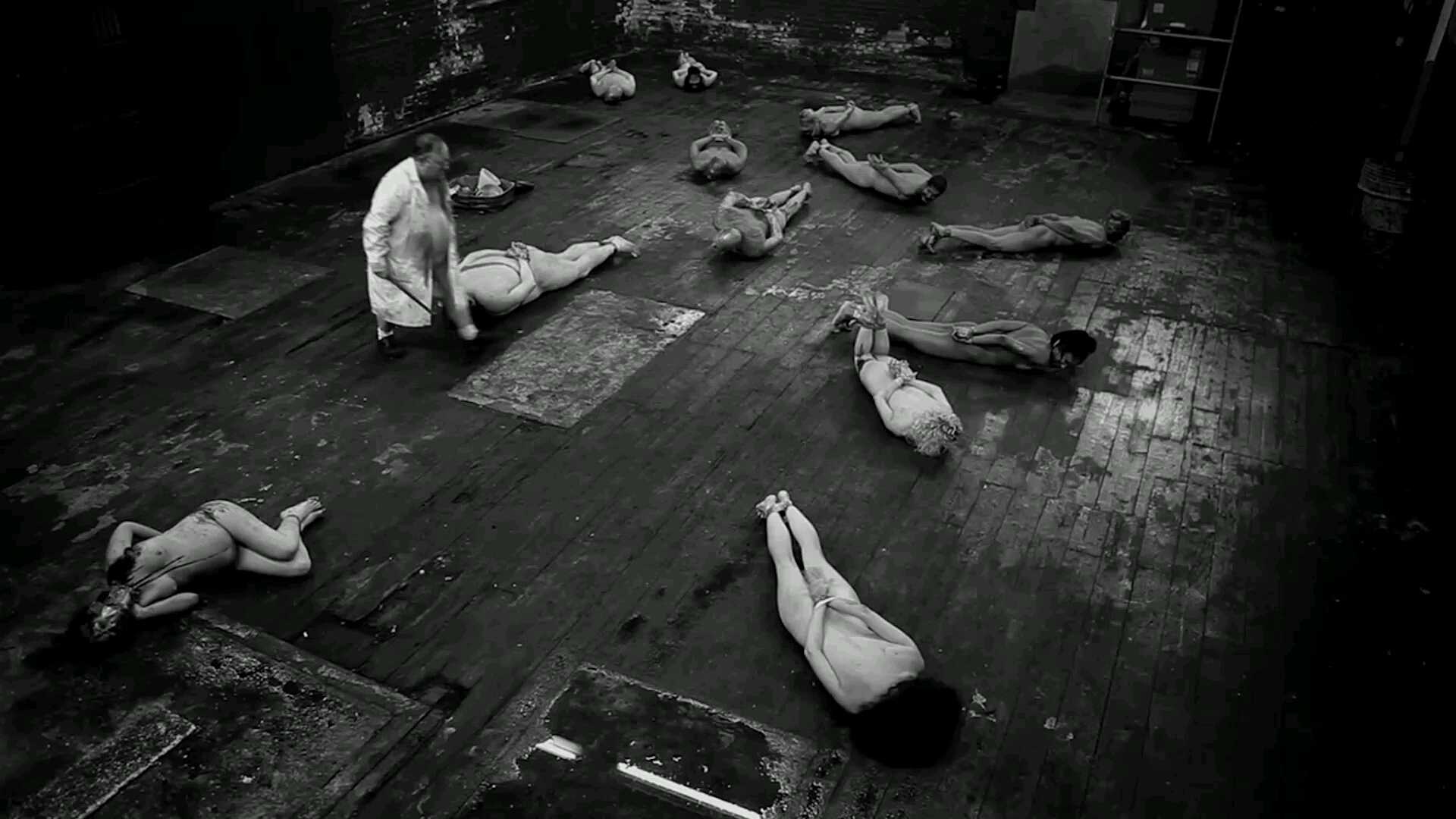 【重口味】人体蜈蚣2：将人的嘴和肛门缝在一起2-变态