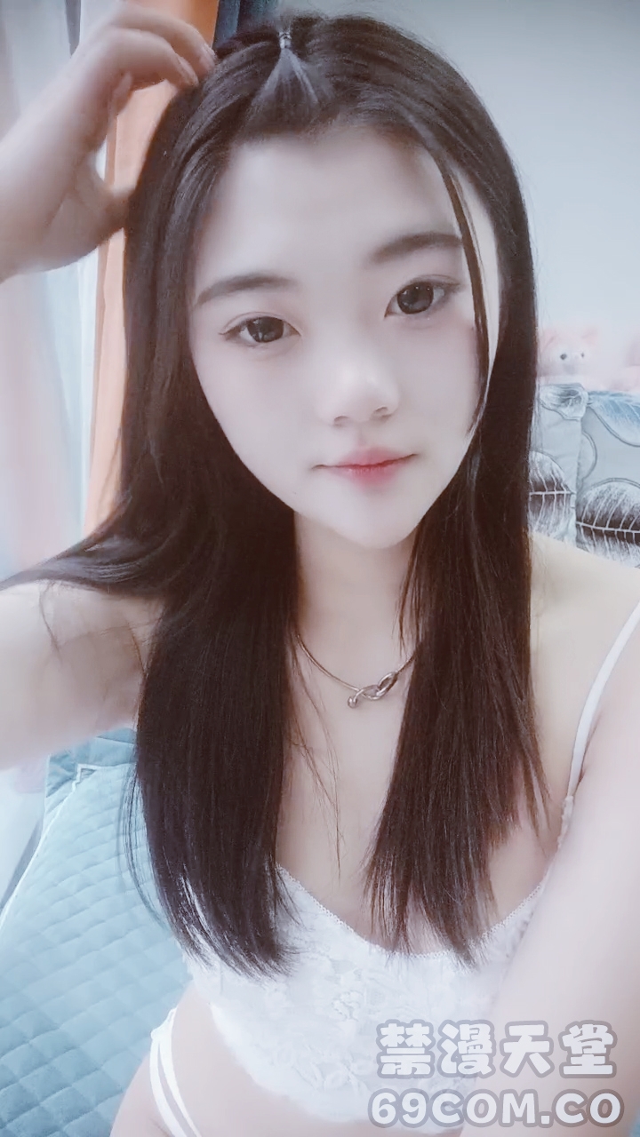 【禁漫直播】乖巧美少女瑶瑶！被炮友各种操！大屌深喉吸吮,沙发上骑乘位打桩,扶着窗台站立后入