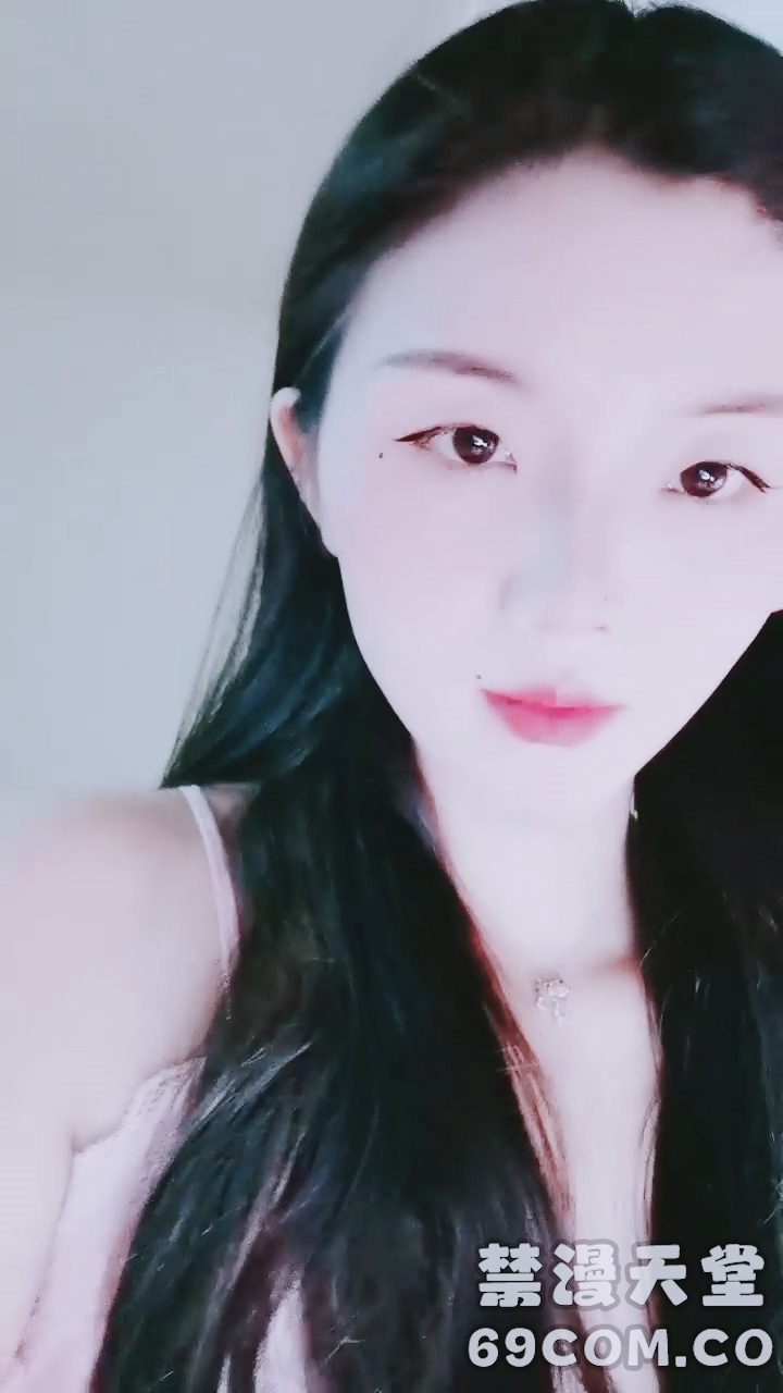 【禁漫直播】气质眼镜美女！多毛骚逼自摸诱惑！椅子上M腿特写,跪着翘起屁股,单腿黑丝极品美腿,搔首弄姿
