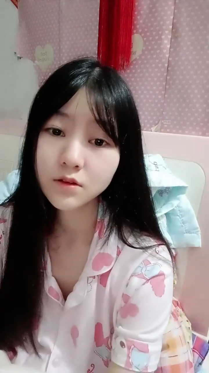 新人下海文静小姐姐！应要求秀一波！毛毛杂乱超粉嫩穴，轻轻揉搓阴蒂，淫水不断流出，水嫩多汁