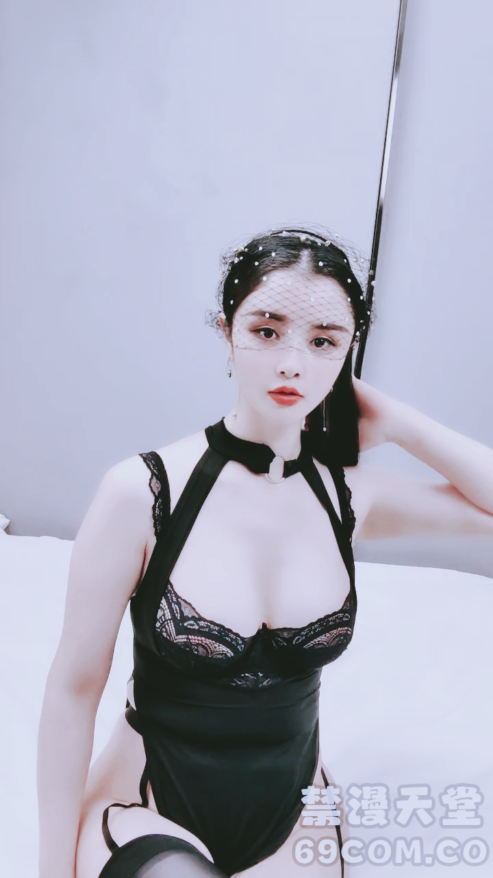 【禁漫直播】九头身168CM极品尤物！超性感情趣装吊带黑丝袜！大长腿高跟鞋骑乘位,后入爆操骚穴,不够爽跳蛋震阴蒂